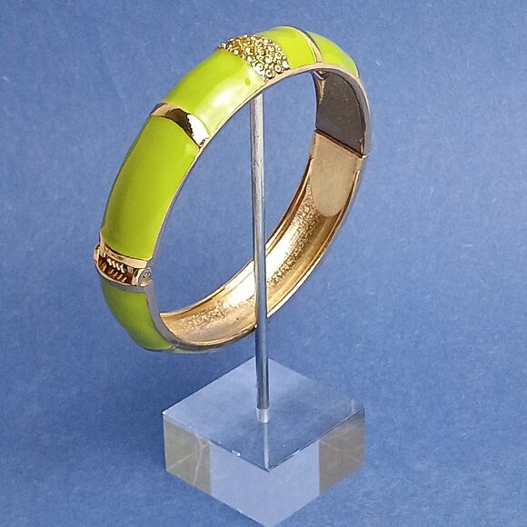 Celery Green Gold Tone Enamel Hinge Clamper Bangle Bracelet Fashion Casual - Picture 4 of 5